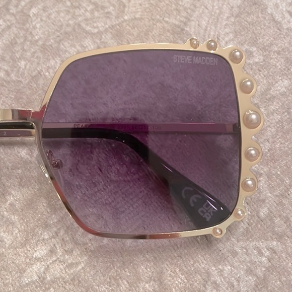Brand New Steve Madden Gold Tone Cultured Pearl Oversized Retro Glam Sunglasses